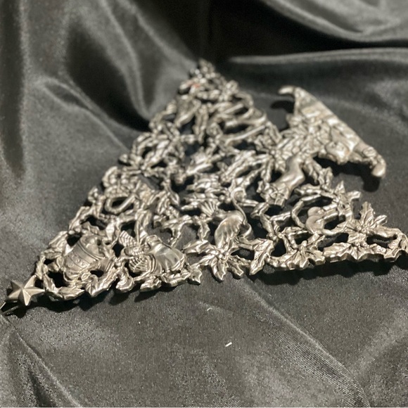 Vintage Christmas Tree metal trivet, hot plate, wall hanging - Picture 9 of 13